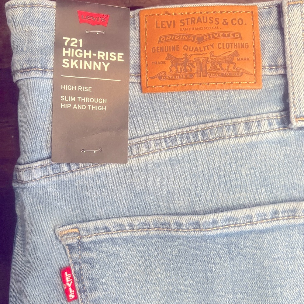 NWT Levis 721 High Rise Skinny Sculpt Jeans Sz 29